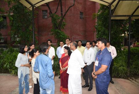 केंद्रीय सूचना एवं प्रसारण और संसदीय कार्य राज्य मंत्री डॉ. एल. मुरुगन ने आईआईएमसी में इनक्यूबेशन सेंटर का उद्घाटन किया